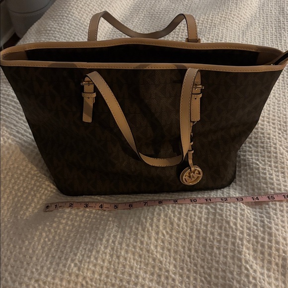 Michael Kors Tote EUC - Picture 6 of 8